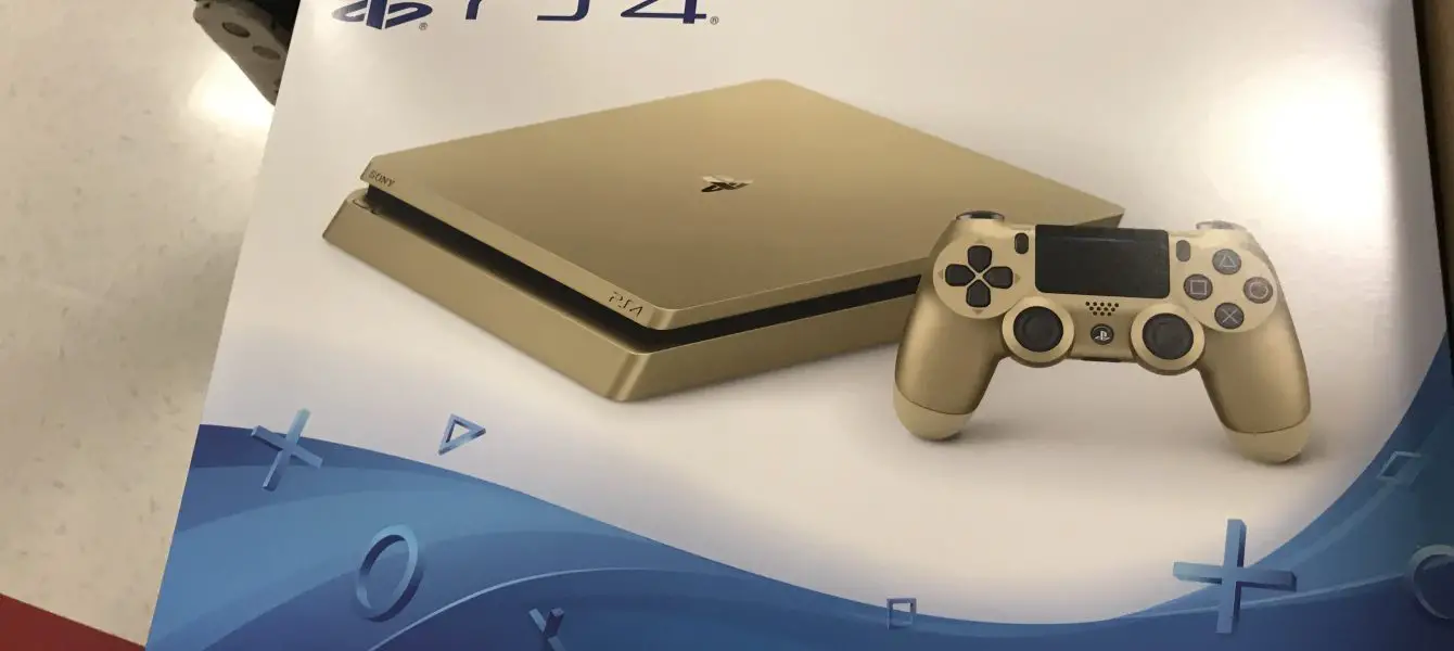 Une PS4 Slim 1 To Gold arriverait en juin