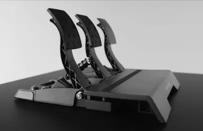 TEST du pédalier Fanatec CSL Elite Pedals LC (PS4, Xbox One, PC)